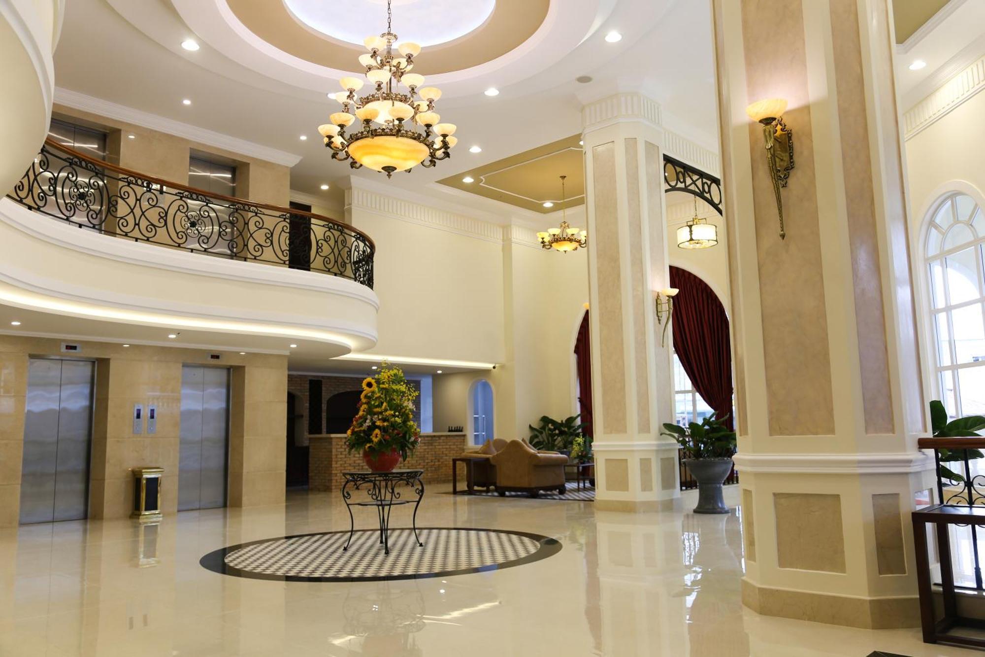 Iris Dalat Hotel Exterior photo