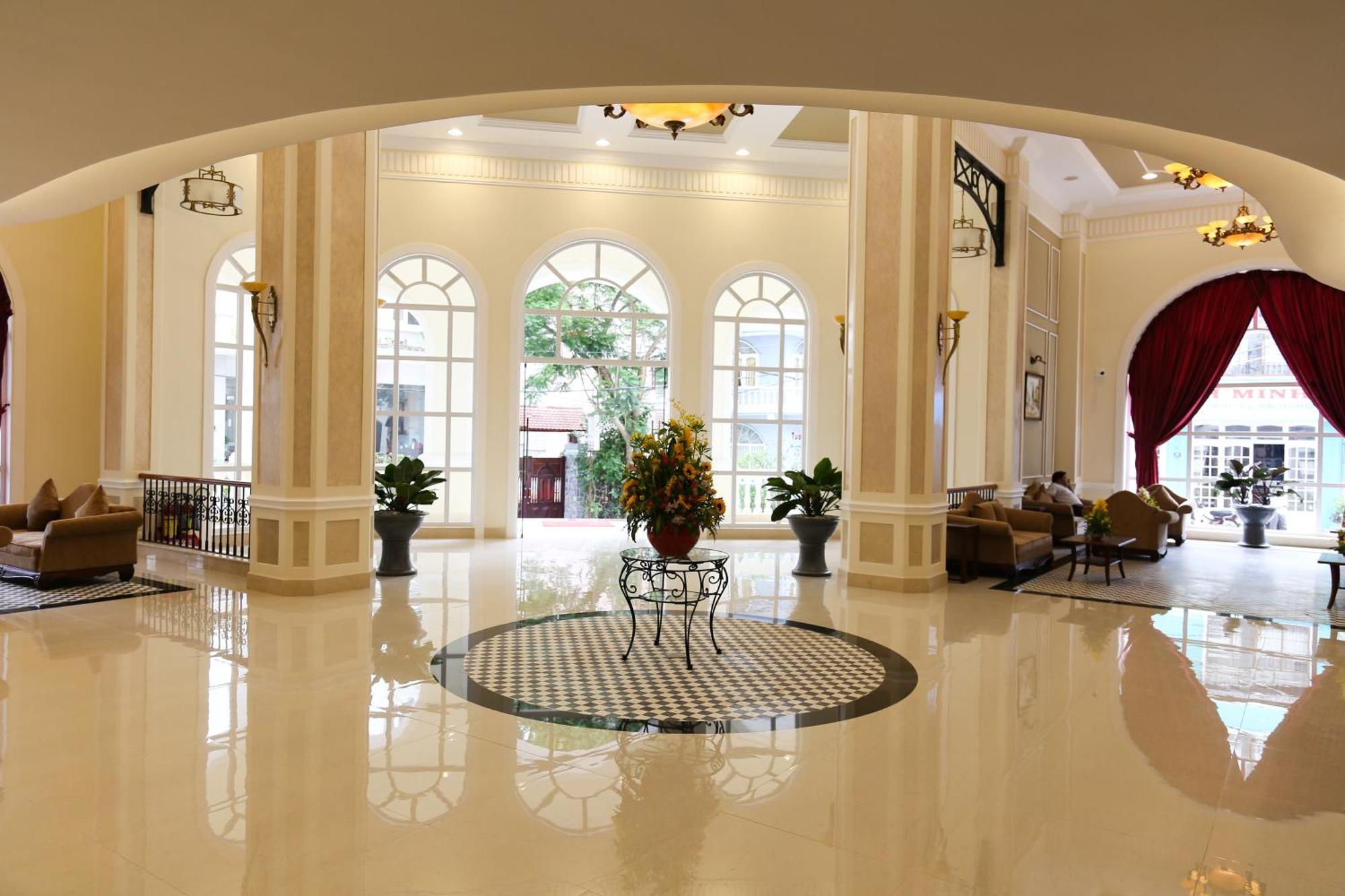 Iris Dalat Hotel Exterior photo