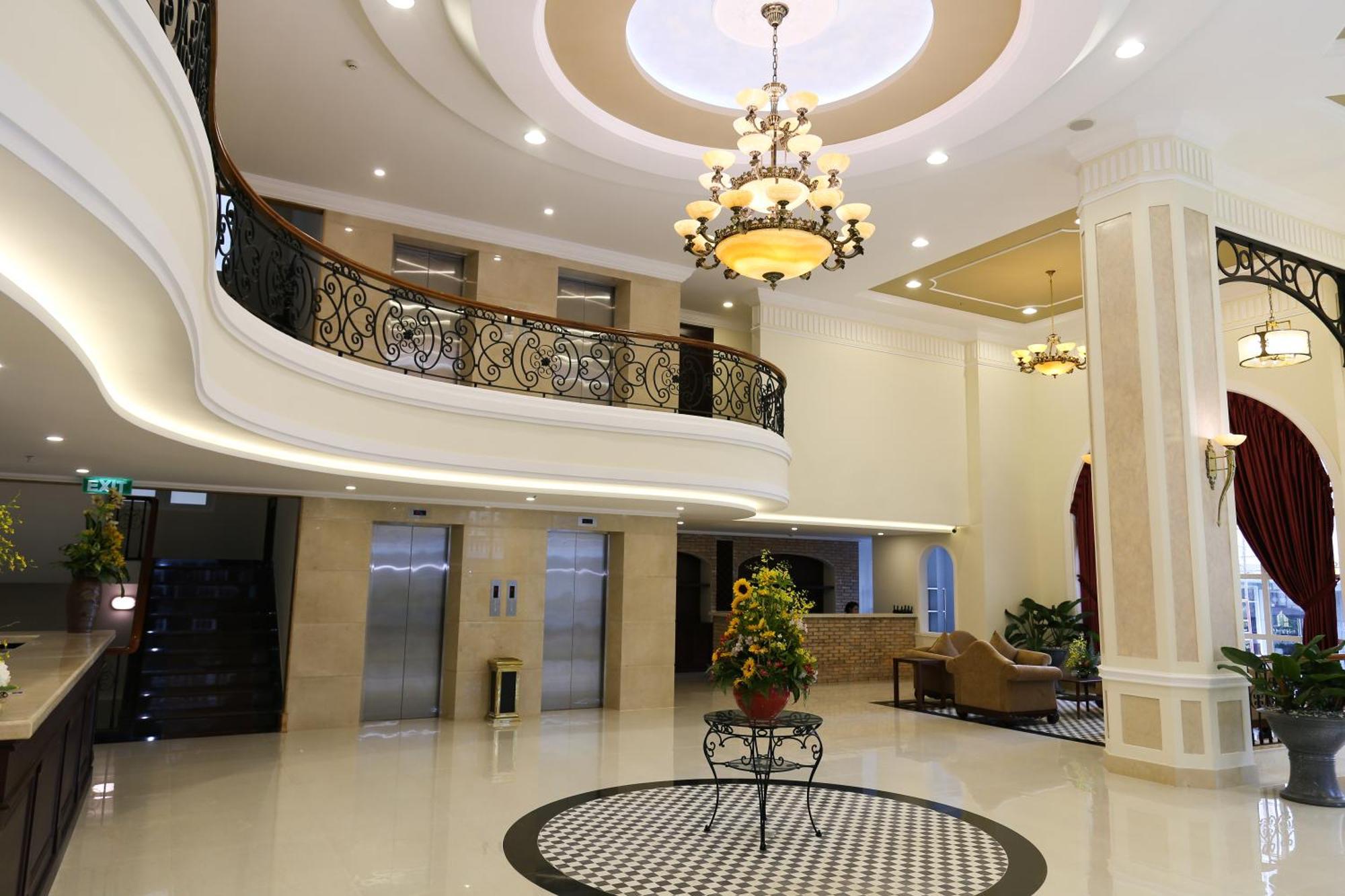 Iris Dalat Hotel Exterior photo